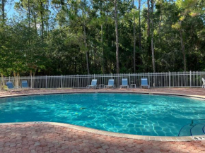 Elegant Long Stay -KING Bed - POOL - Wifi - Tampa Palms - Moffitt - Gated - Pets OK - in New Tampa by Hunters Green - Live Oak - Cory Lake Isles area - H2
